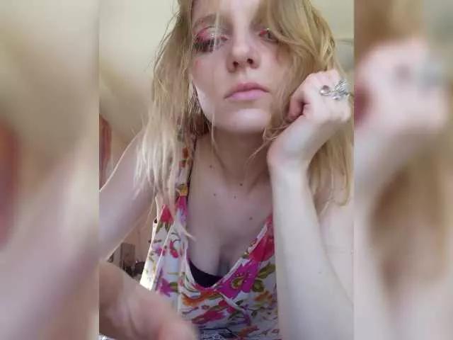 Offline CatinMilkland on BongaCams