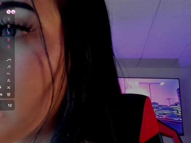 Charlotte-greys on BongaCams