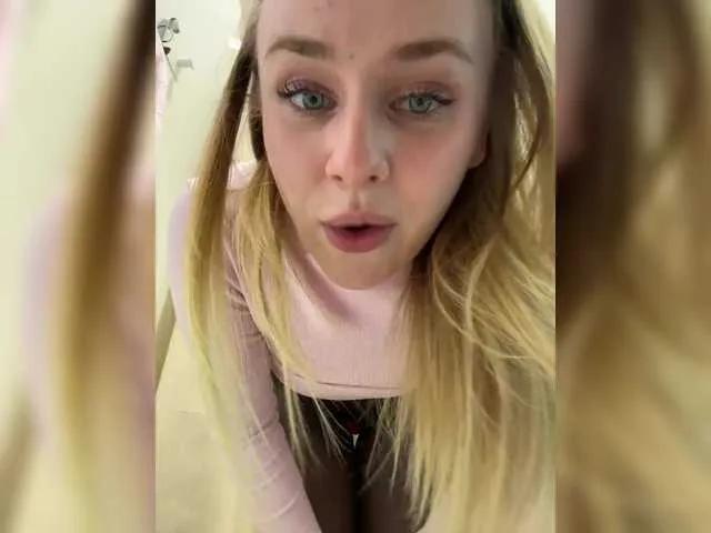 elegantbabe — self-sufficient and independent men who have their own interests, hobbies, and friends. I'm also attracted to the feeling of security.