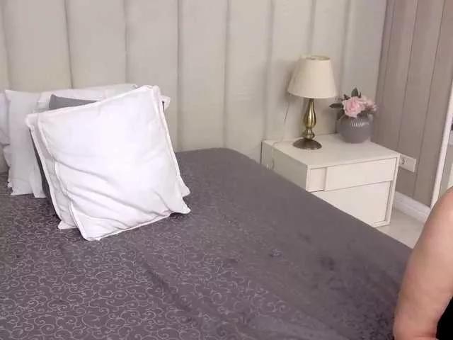 Offline ElenaJuarez on BongaCams