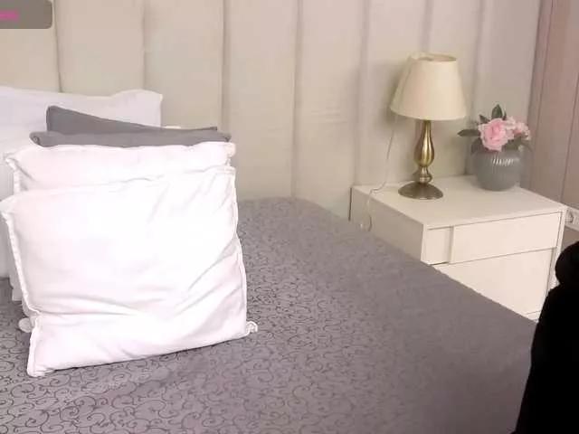 Offline ElenaJuarez on BongaCams