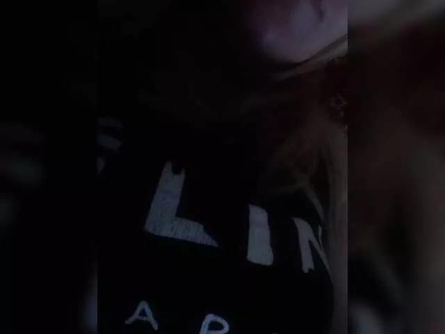EveHugs on BongaCams 
