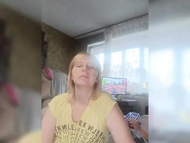 FireGella — Attention, affection, conversations.