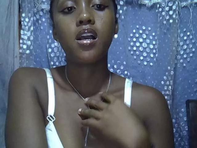 Freechat Lillteblackgirl on BongaCams