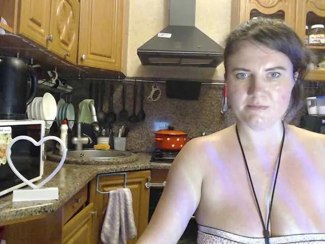 LizaCakes — I like a sense of humor ... when a man treats me in a special way. Let's try to be human and respect each other.