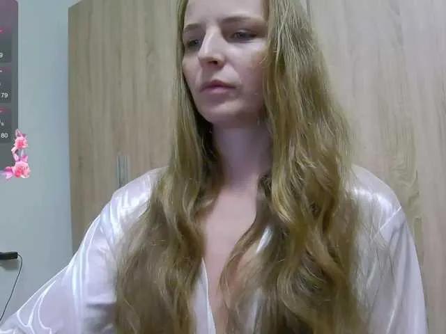 Lulu-Erotica — I'm fascinated by men who know how to talk, who turn on my mind before my body. Intelligent, attentive and generous