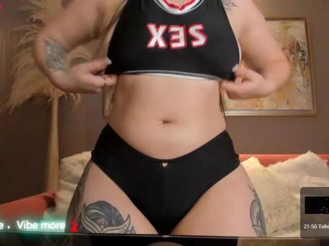 Offline Madisonlee on BongaCams