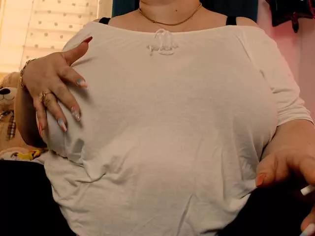 Mayabigtitss on BongaCams 