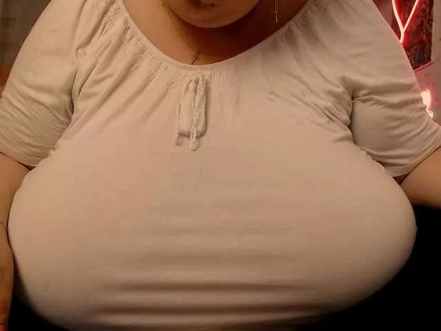 Mayabigtitss on BongaCams 