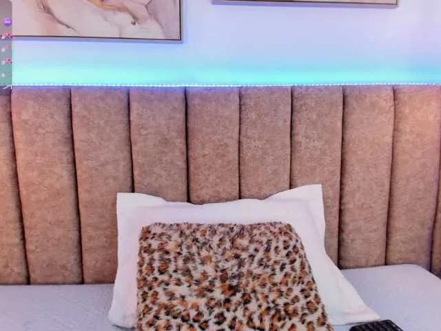 miahkumar- — like to touch myself , my skin is so soft and sweet ! i enjoy a good kisser touring around my whole body with his hot lips.
I enjoy when a men makes me moan and scream his name while i give me pleasure thinking in his body.