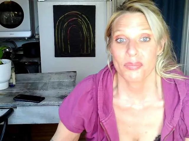 mylfGlama — Lets raise our awareness and our sex drive to another level! Let my dirty mouth take you to another place. Don't forget I am the raceplay queen! Here for your fantasies. 