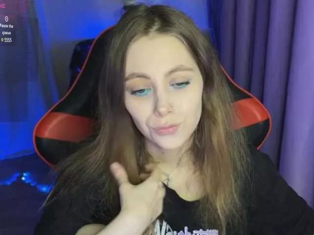 Offline Natural-babe666 on BongaCams