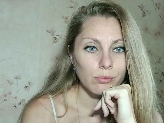RoxyFox18x44 — Freechat on BongaCams