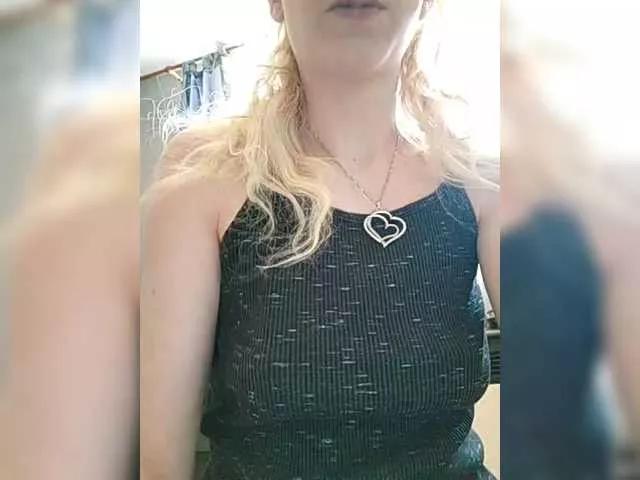 Offline SexyBlondMia on BongaCams