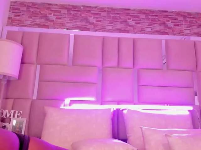 ShaniaBrown — It excites me to be able to see your face with pleasure, I love that you can put your camera to know and see how hot you are, I am fascinated by the moans, I love being spanked