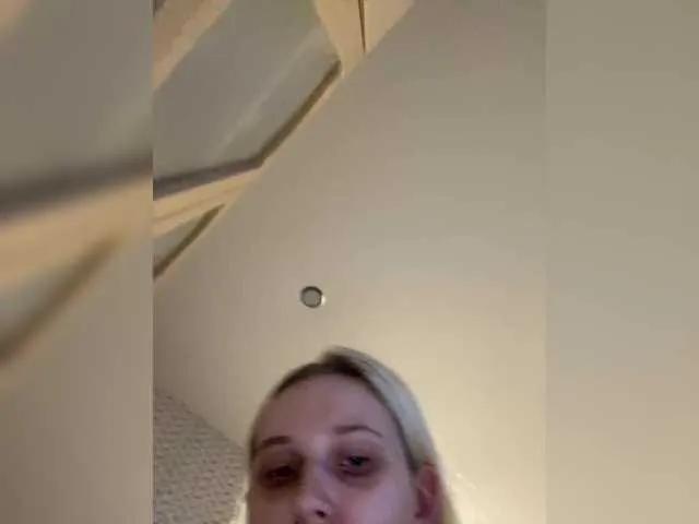 sweeteRose on BongaCams 