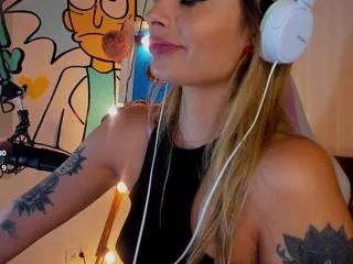 Offline lyannaa on CamSoda