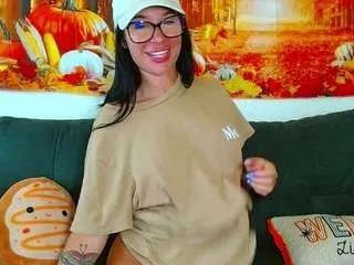 Offline tighttinymilf on CamSoda