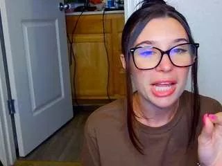 Offline tighttinymilf on CamSoda