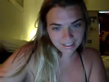 Freechat chloesays on Chaturbate
