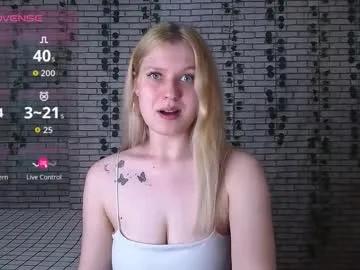 emiliaduchess — hand bra  [61 tokens left] #new #teen #bigboobs #lovense #blonde