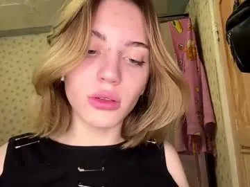 hsiuscherich — GOAL:  Short cute dance for you !  Hi I'm #new at CB ! Welcome! #shy #18 #blonde #petite [7 tokens remaining]