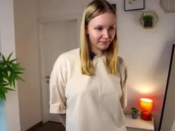 laurendarou — Hi hi I'm Ellie   GOAL:  Fingers trying to cover my perky nipples  | Help me reach 25 thumbs up  #new #18 #natural #shy #cute [60 tokens remaining]