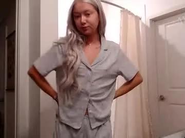lilyyymonroee — morning vibes #natural #petite #blonde