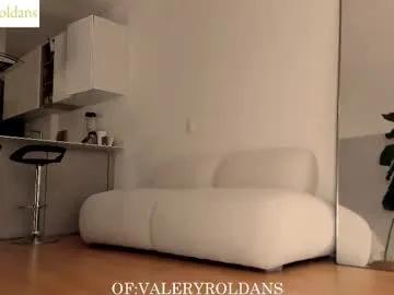 Chaturbate roldansvalery is Freechat roldansvalery — Love, make me happy thursday :) #lovense #bigboobs #tease #curvy #latina Goal #1/5   59:31 Left