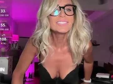 Freechat velvetbarbie on Chaturbate
