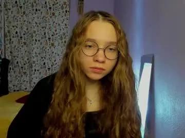 your_leslie — Change outfit [95 tokens left] Welcome to my room PM 5 tok #petite #young #feet #teen #cute