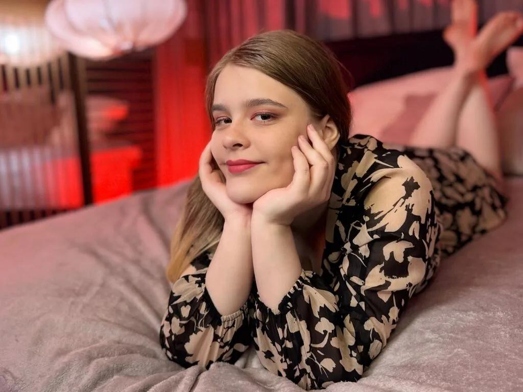 NinaGlasses on LiveJasmin