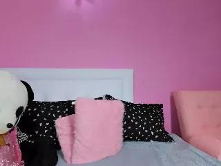Offline Ellie_Lovely19 on Streamate