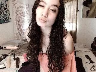 Offline littleeveapples on Streamate