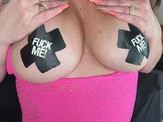 Offline Simone8324 on Streamate