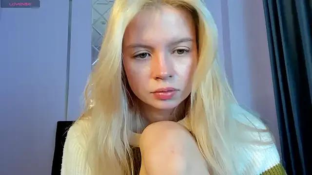 AlisaGoldie — pussy finger