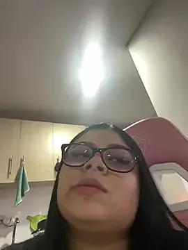alissonfernandez_ — I masturbate in front of nana