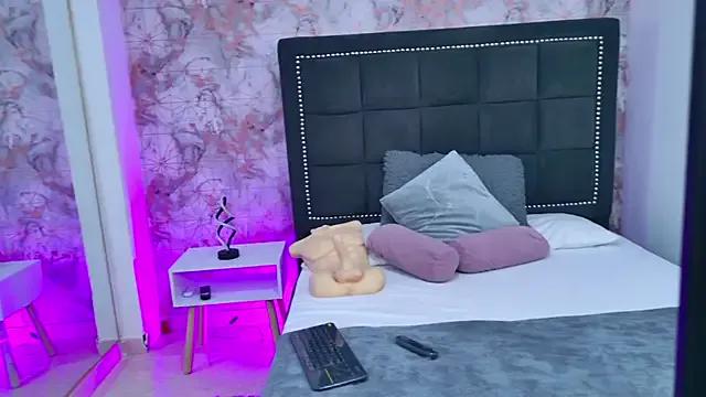 Angelique_Angell — spanking my juicy tits