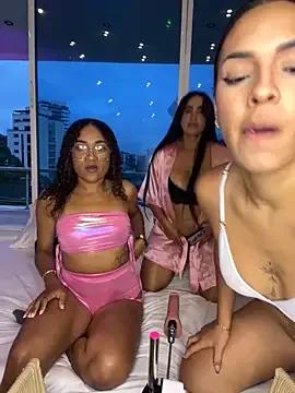 ARIANA-SEX-SHOW — SPITTING TITS ON THE BALCONY 