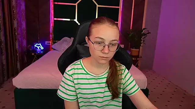 ArrinaWairr on StripChat 