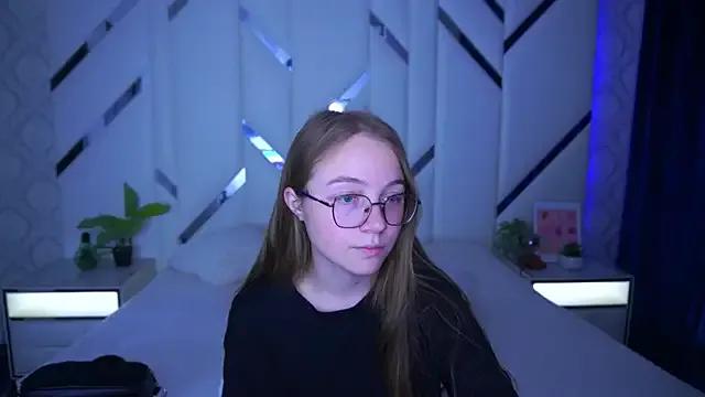 ArrinaWairr on StripChat 