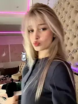 BellaSecrett on StripChat 