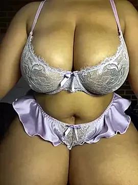 CARAMELGODDESSX23 on StripChat 