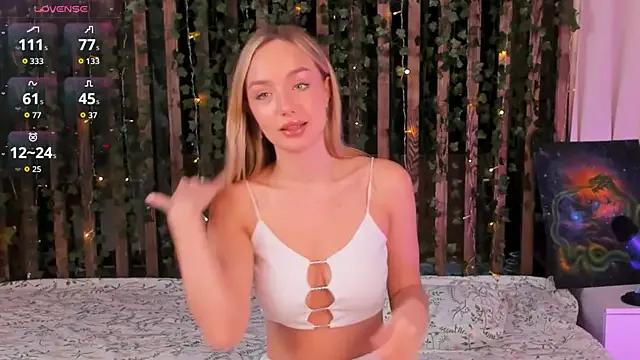 DashaSento — Topless+play tits!