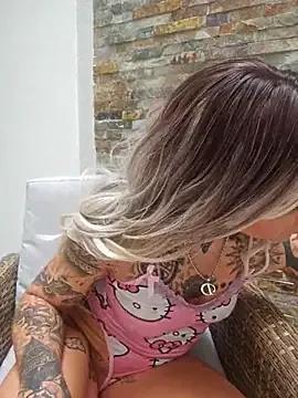 Freechat Divina_X_ on StripChat