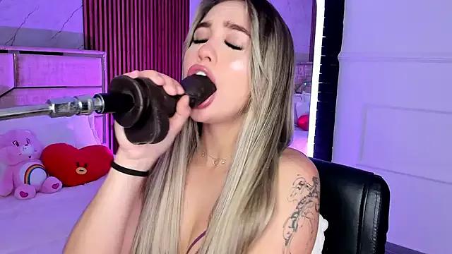 EmiilyHendriixx on StripChat 