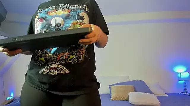 EstefaniaVelez_ on StripChat 