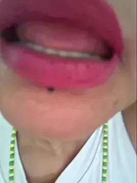 gatadeojosclaros on StripChat 