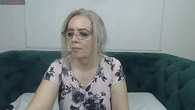 IvanaCharm —  Cumshow with domi and dildo