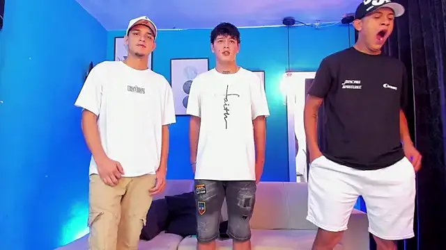 KingOfHeavens_2 — kiss of three